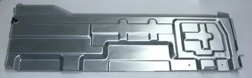 Segmentierte Metallplatte in silberner Ausführung, möglicherweise für ein Daikin-Gerät, mit klaren Konturen und Aussparungen.